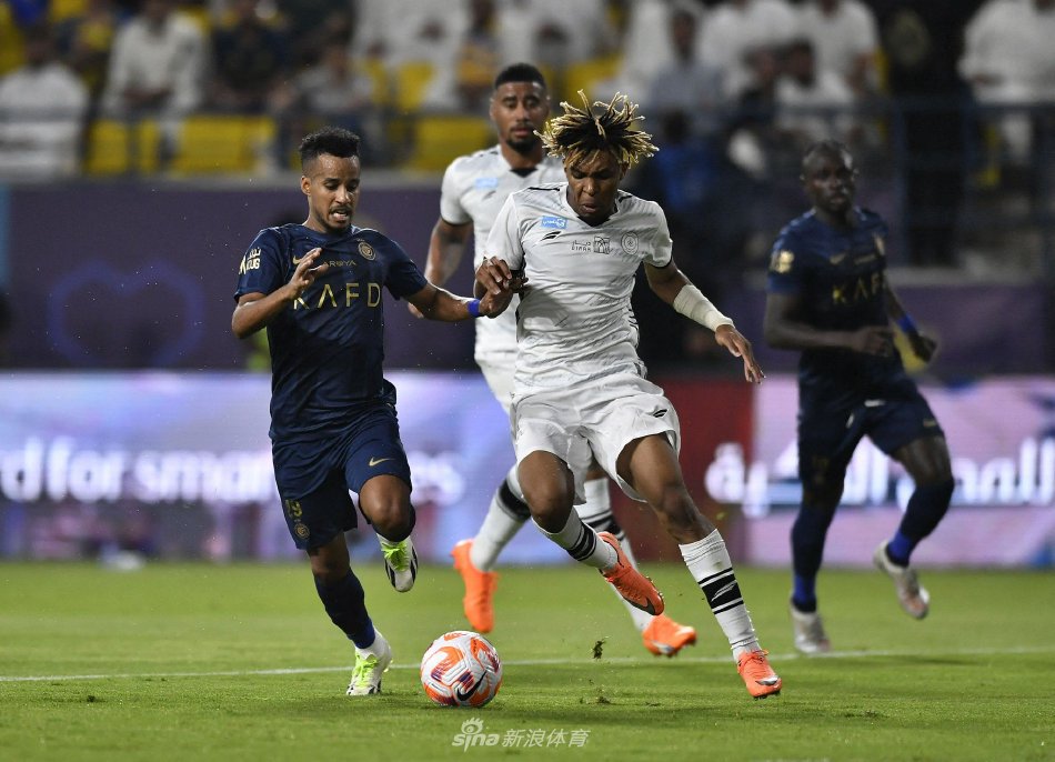 中充当支点 中充当支点