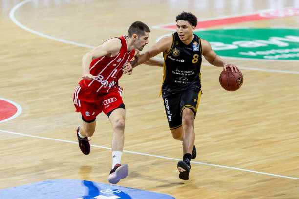 联赛间的球 联赛间的球