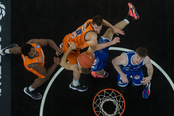 广东队战胜 广东队战胜